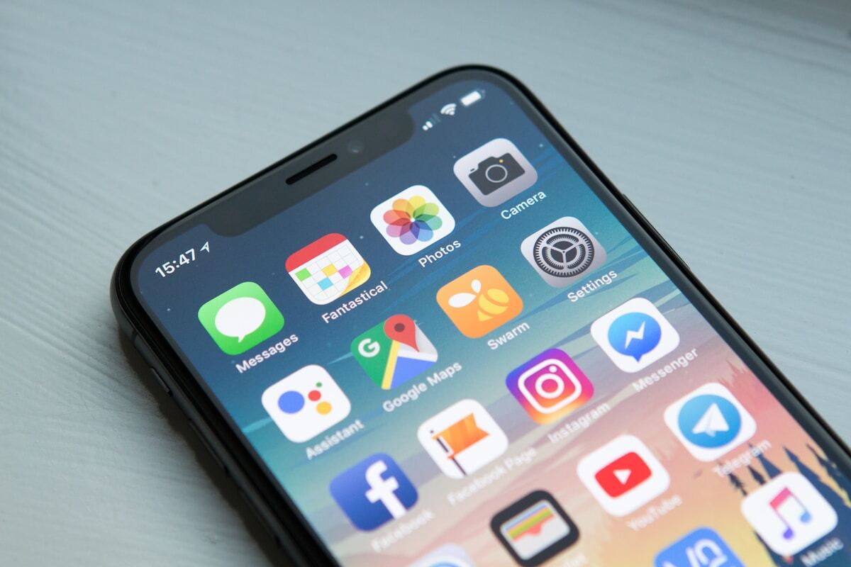 Person searching on mobile phone